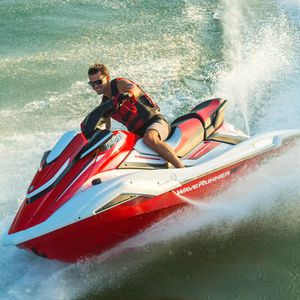 sitzender Jet-Ski