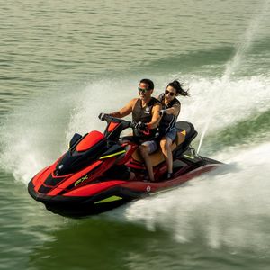 sitzender Jet-Ski