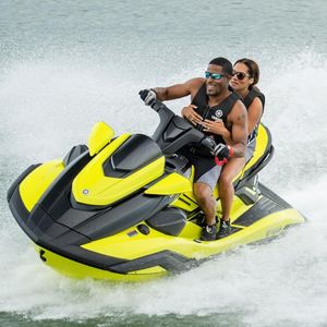 sitzender Jet-Ski