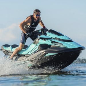 sitzender Jet-Ski