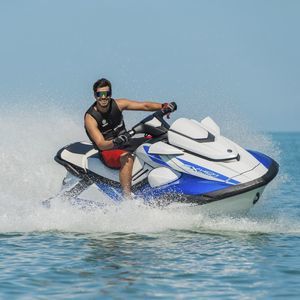 sitzender Jet-Ski