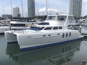 Motor-Katamarane Motoryacht