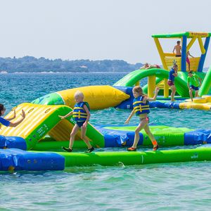Schwebebalken-Wasserspielgerät
