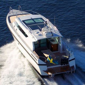 Express Cruiser / Innenborder / zweimotorig / Hard-top / 3 Kabinen
