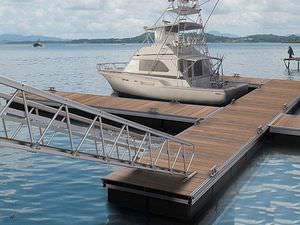 schwimmender Ponton