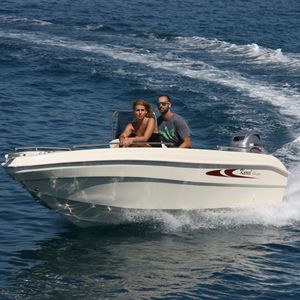 Außenborder-Konsolenboot 1