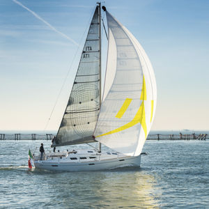 Segelboot für Fahrten- und Regattasegeln