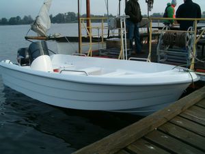 Außenborder-Konsolenboot