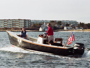 Außenborder-Konsolenboot