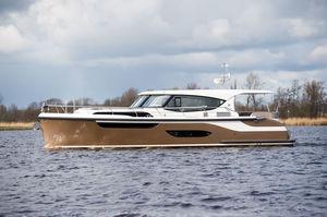 Express Cruiser / Innenborder / Hard-top / 3 Kabinen