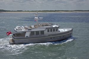 Fahrten-Motoryacht / Explorer / Flybridge / Verdränger