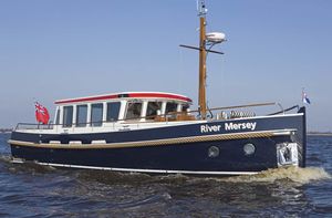Express Cruiser / Innenborder / Hard-top / klassisch / 2 Kabinen