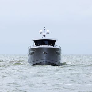 Motoryacht für Kreuzfahrten 1