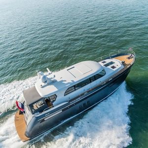 Motoryacht für Kreuzfahrten 1