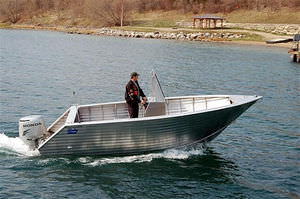 Außenborder-Konsolenboot