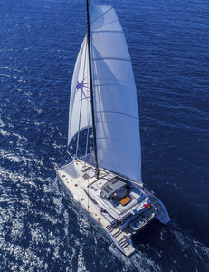 Katamaran / Hochseefahrten / Flybridge / 4 oder 5 Kabinen