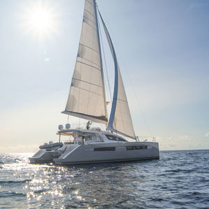 Segel-Yacht / Katamaran