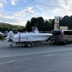 Außenborder-Konsolenboot