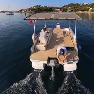 Elektro-Solar-Konsolenboot