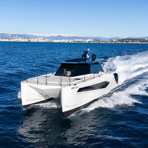 Express-Cruiser / Katamaran