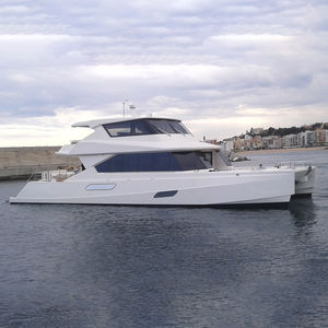 Katamaran-Motoryacht