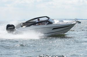 Außenbord-Daycruiser / Open / Sport / max. 7 Personen