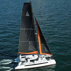 Katamaran-Segelyacht 1