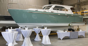 Express Cruiser / Innenborder