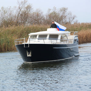 Express-Cruiser / Innenborder