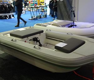 Benzin-Schlauchboot