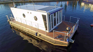 Katamaran-Hausboot