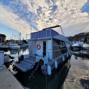 Katamaran-Hausboot