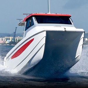 Katamaran-Konsolenboot