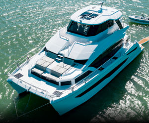 Motor-Katamarane Motoryacht