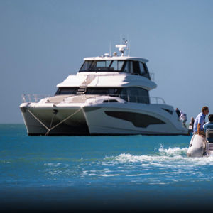 Motor-Katamarane Motoryacht