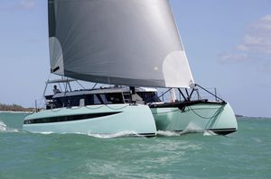 Carbon-Segelyacht