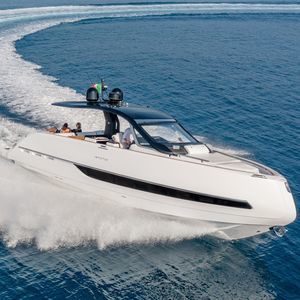 Express-Cruiser / Innenborder 1