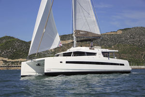 Segel-Yacht / Fahrten