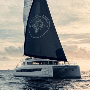 Katamaran-Segelyacht 1