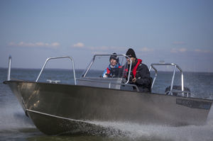 Außenborder-Konsolenboot