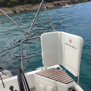 Sitz mit Rückenlehne für Boot 1