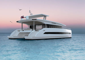 Katamaran-Motoryacht 1