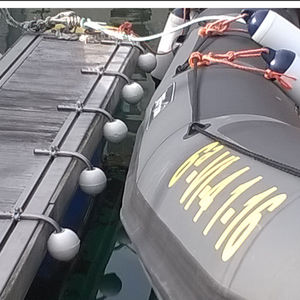 Fender für Yachthäfen / für Stege / Reifen