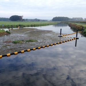 Sperre zur Schadstoffbekämpfung