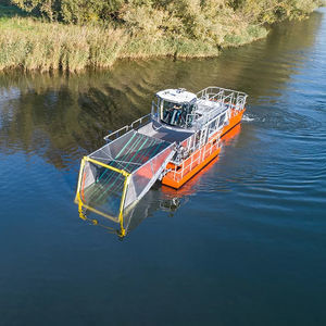 Algenernte-Boot Berufsschiff 1