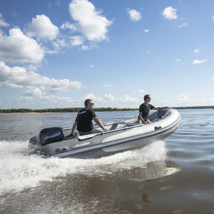 Außenborder-Schlauchboot 1