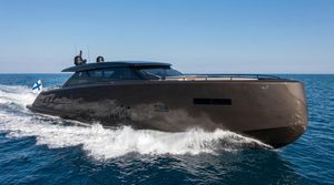 Hochseefahrten-Motoryacht 1