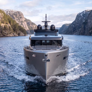 Express-Cruiser / Innenborder 1