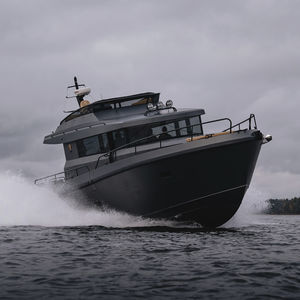 Express-Cruiser / Innenborder 1