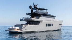 Motoryacht für Kreuzfahrten 1